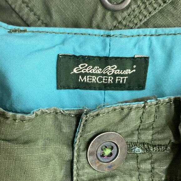 Eddie Bauer Mercer Fit Green Cargo Capri Pants 8 - Picture 3 of 16